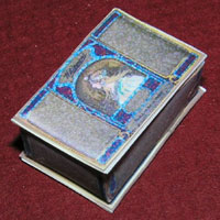 1 inch scale: box of candy