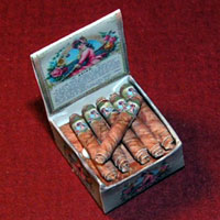 1 inch scale: cigars and box
