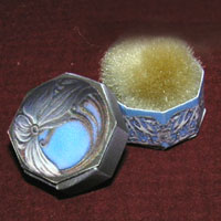 1 inch scale: powder box and puff